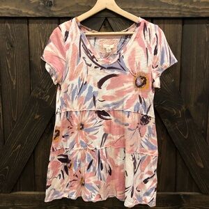 Cupio floral tiered tshirt size medium